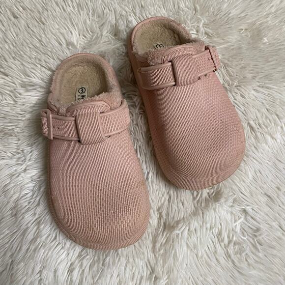 MAGELLAN • Light Pink Sherpa Lined Slip On Mules Clogs - Picture 2 of 7